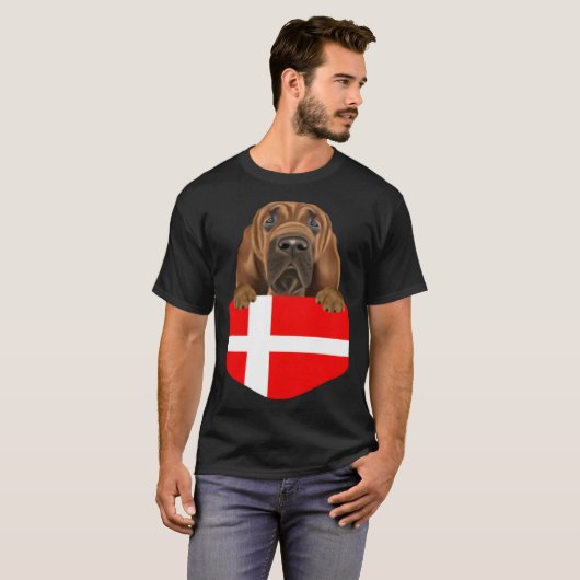 Denmark Flag Bloodhound Dog In Pocket Tシャツ (正面フル)
