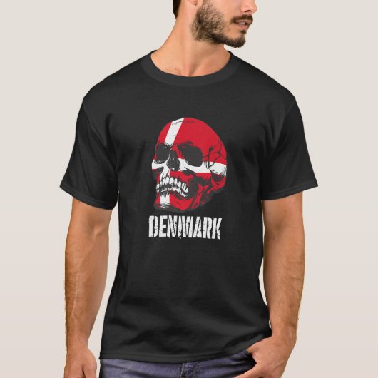 Denmark Flag Skull Danish Pride Patriotic Tシャツ (正面)
