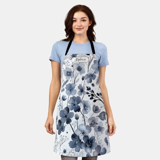 Dense Blue Watercolor Floral Pattern Personal エプロン (着用した状態)