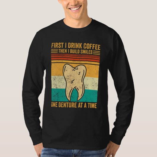 Dental Lab Tech Technician Coffee Build Smiles Den Tシャツ (正面)