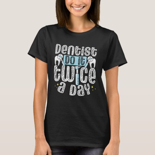 Dentists Do It Twice A Day Dental Assistant Dentis Tシャツ (正面)