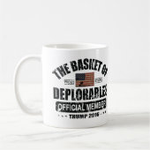 Deplorablesの公式のメンバーのバスケット コーヒーマグカップ (左)