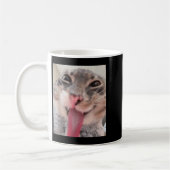 Derpy Cat Tongue OutミームおもしろいWeirdcore Gives Me コーヒーマグカップ (左)