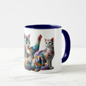 Des chats magnifiques dont un faisant sa toilette. マグカップ (正面右)