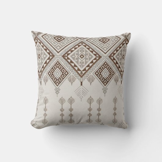 Desert Harmony – Brown Geometric Tribal  クッション (正面)