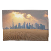 Deserts | Dubai's Skyline View from Sand Dune 枕カバー (正面)