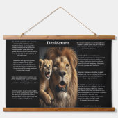 Desiderata：ライオンの静かな時計 吊り下げ型タペストリー (正面)