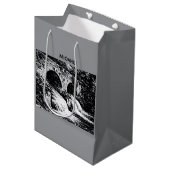 Design elegante e raffinato ミディアムペーパーバッグ (正面アングル)