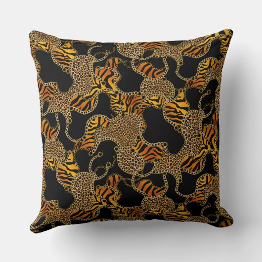 Designer Luxe Animal Print With Gold Chains クッション (裏面)