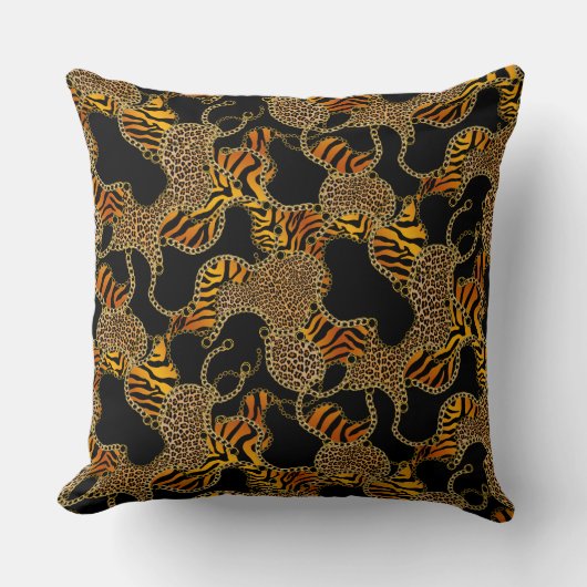 Designer Luxe Animal Print With Gold Chains クッション (正面)