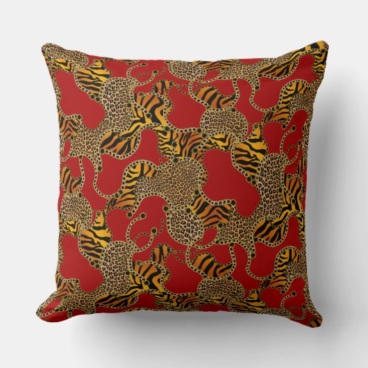 Designer Luxe Animal Print With Gold Chains Red クッション (正面)