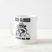 Detective Raccoon "Case Closed" Humor Graphic コーヒーマグカップ (正面左)
