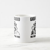 Detective Raccoon "Case Closed" Humor Graphic コーヒーマグカップ (中央)