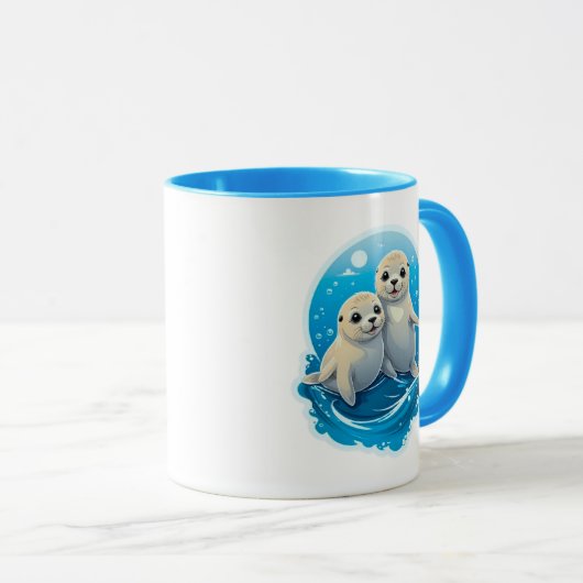 Deux adorables bébés phoques jouent dans l'eau. マグカップ (正面右)