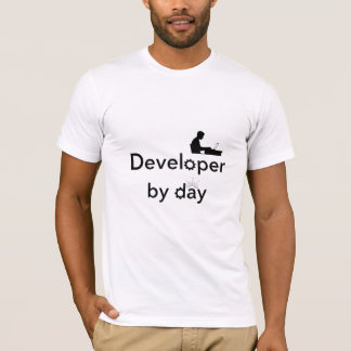 Developer by Day Tシャツ