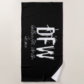 DFWダラスエアポートコードタイポグラフィ ビーチタオル (正面)