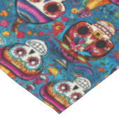 Dia de Muertos、青い砂糖のスカルパターン テーブルクロス (アングル)