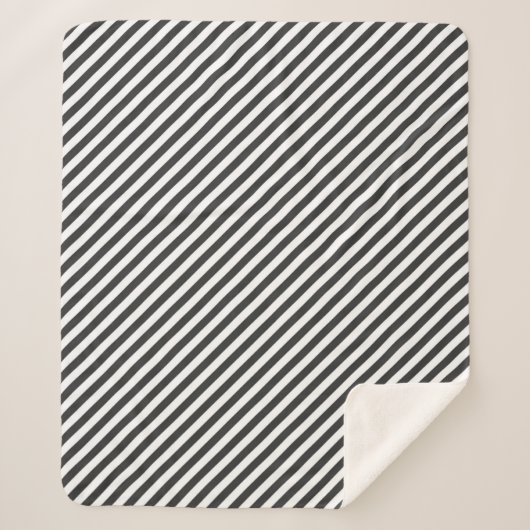 Diagonal black and white stripes  pattern シェルパブランケット (正面)