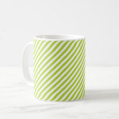 Diagonal lime green and white stripes pattern コーヒーマグカップ (正面左)