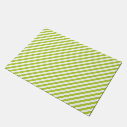 Diagonal lime green and white stripes pattern ドアマット (アングル)