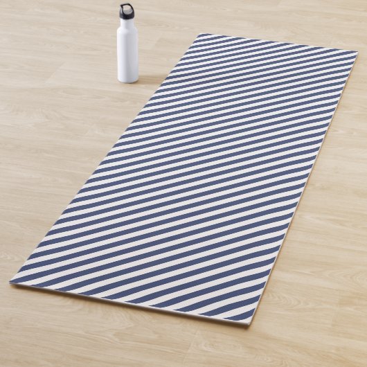 Diagonal navy blue and white stripes pattern ヨガマット (インサイチュ)