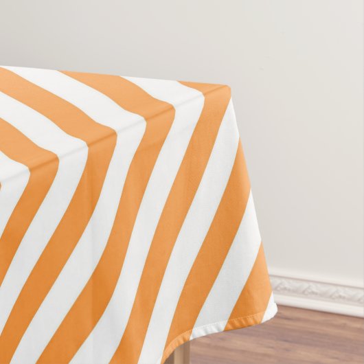 Diagonal orange and white stripes pattern テーブルクロス (インサイチュ)