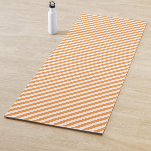 Diagonal orange and white stripes pattern ヨガマット (インサイチュ)