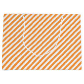Diagonal orange and white stripes pattern ラージペーパーバッグ (正面)