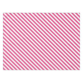 Diagonal pink and white stripes pattern テーブルクロス (正面(横))