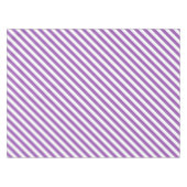 Diagonal purple and white stripes pattern テーブルクロス (正面(横))