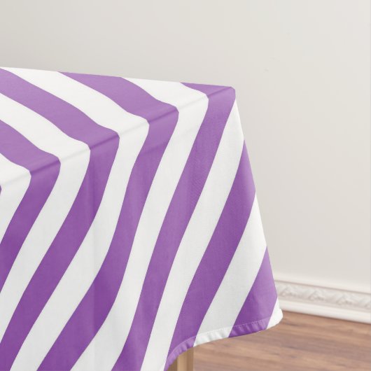 Diagonal purple and white stripes pattern テーブルクロス (インサイチュ)