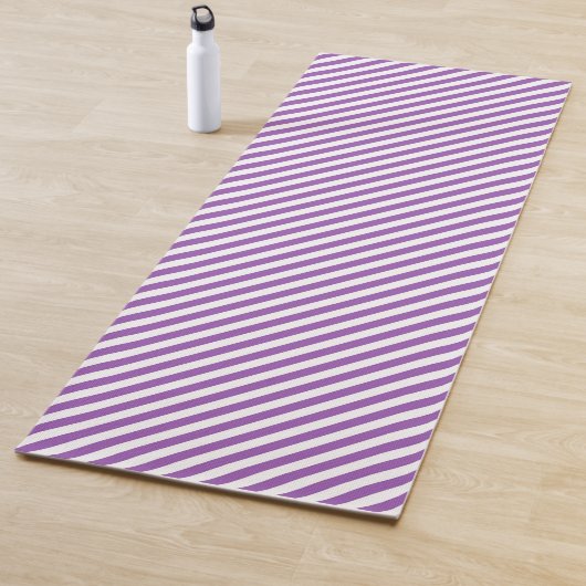 Diagonal purple and white stripes pattern ヨガマット (インサイチュ)
