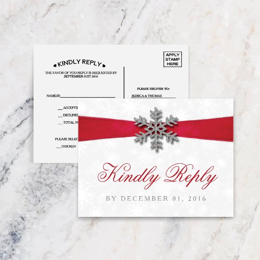 Diamanteの雪片及び赤いリボンの冬の結婚式 インビテーションポストカード