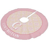 Diamond Endless Knot in Pink + Orange Personalized フェイクリネンツリースカート (アングル)