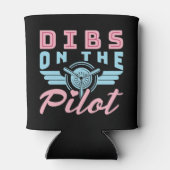 Dibs on theパイロットパイロット妻ガールフレンド 缶クーラー (裏面)