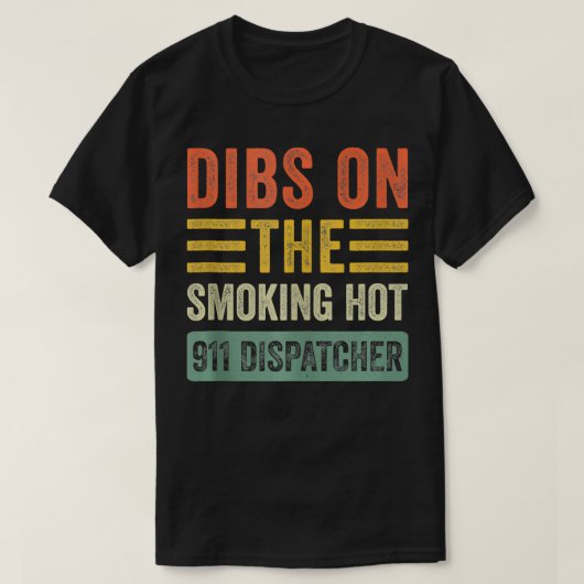 Dibs on the 喫煙Hot 911 Dispatcher おもしろい Wife Tシャツ (デザイン正面)