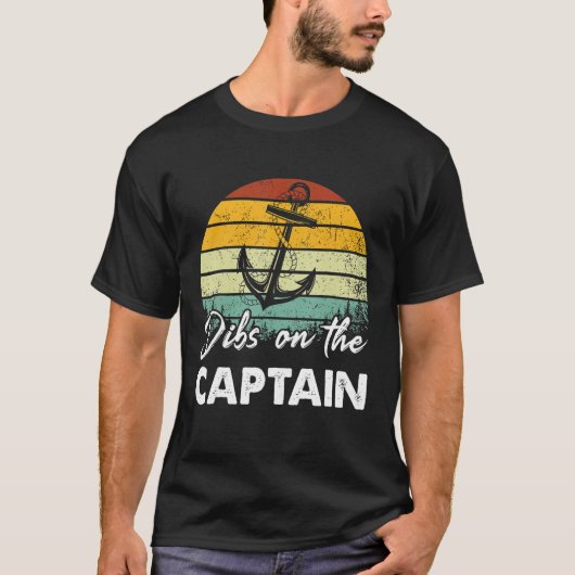 Dibs On The Captain  Captain Wife Summer Boat Vaca Tシャツ (正面)