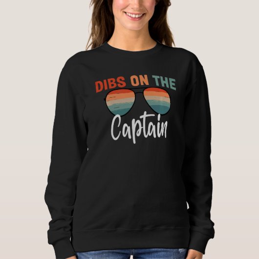Dibs on The Captain  Captain Wife Women Boat Men スウェットシャツ (正面)