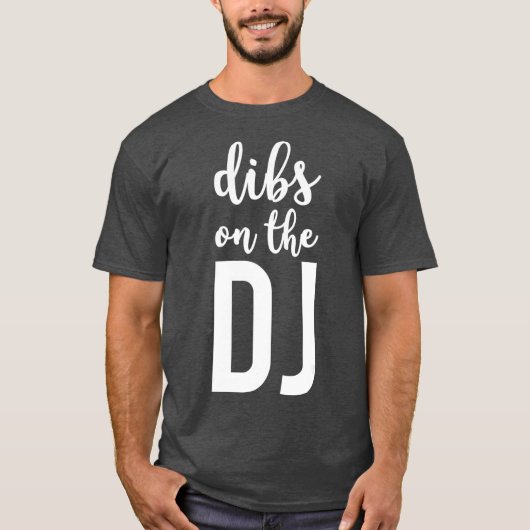 Dibs On the DJ DJsおもしろい Wife Tシャツ (正面)