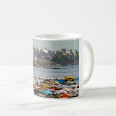 Die Ghats von Varanasi am Ganges コーヒーマグカップ (正面右)
