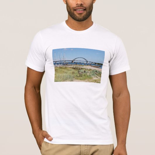 Diesel ICE auf der Fehmarnsundbrücke Tシャツ (正面)