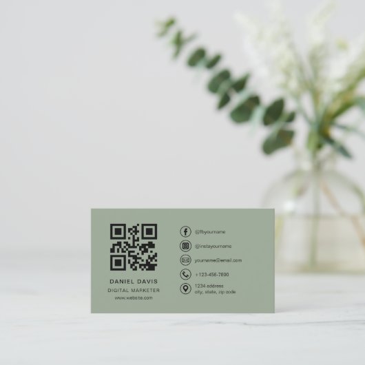 Digital Marketer Sage Green Logo QR Code 名刺 (スタンド正面)