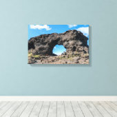 Dimmuborgir, Myvatn areaの溶岩窓 – アイスランド キャンバスプリント (インサイチュ (ウッドフロア))