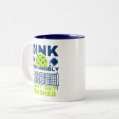 Dink Responsibly Don't Get Smashed Pickleball ツートーンマグカップ (正面左)