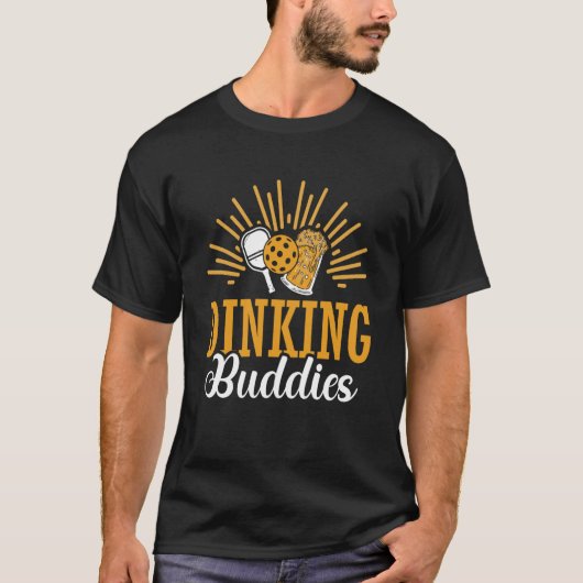 Dinking Buddies Pickleball Paddle Sports Game Play Tシャツ (正面)
