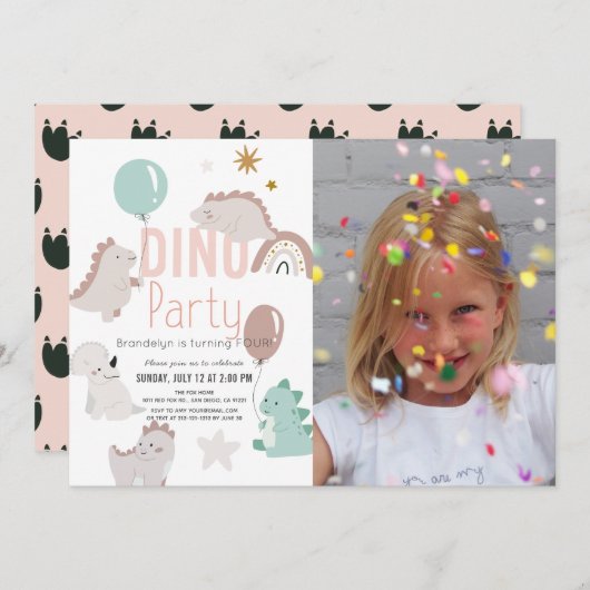 Dinoパーティーピンクダノガールフォト誕生日 招待状 (正面/裏面)