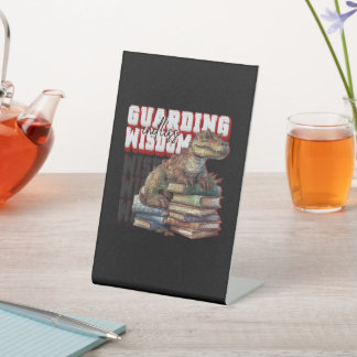 Dino – 無限の知恵を守る 台座サイン