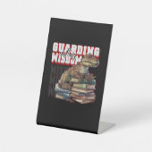 Dino – 無限の知恵を守る 台座サイン (正面)