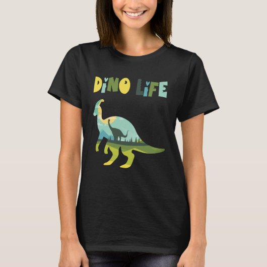 Dino life wild wilderness in the forest with dinos tシャツ (正面)
