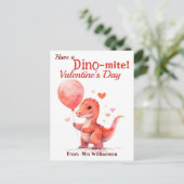 Dino-Mite Valentines Day Classroomはがきを持っている ポストカード (スタンド正面)